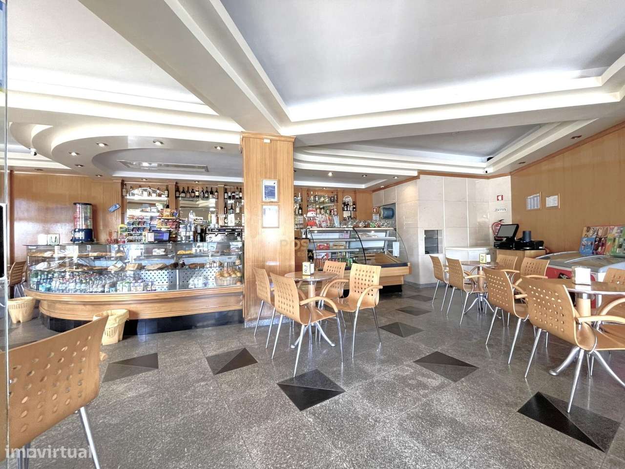 Loja com Café/Pastelaria em Funcionamento junto ao Pingo Doce — Quinta-5