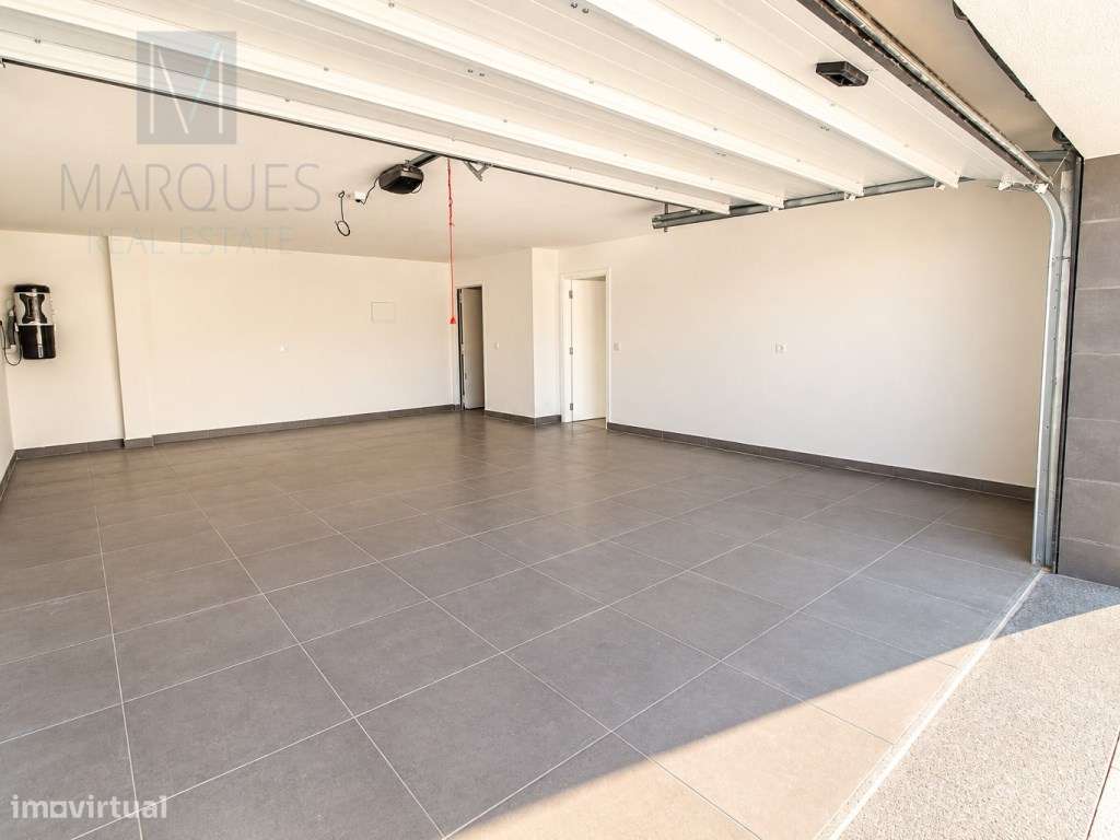 Moradia V4 com Garagem, Piscina e Jardim em Vale de Milhaços - Corr...-10