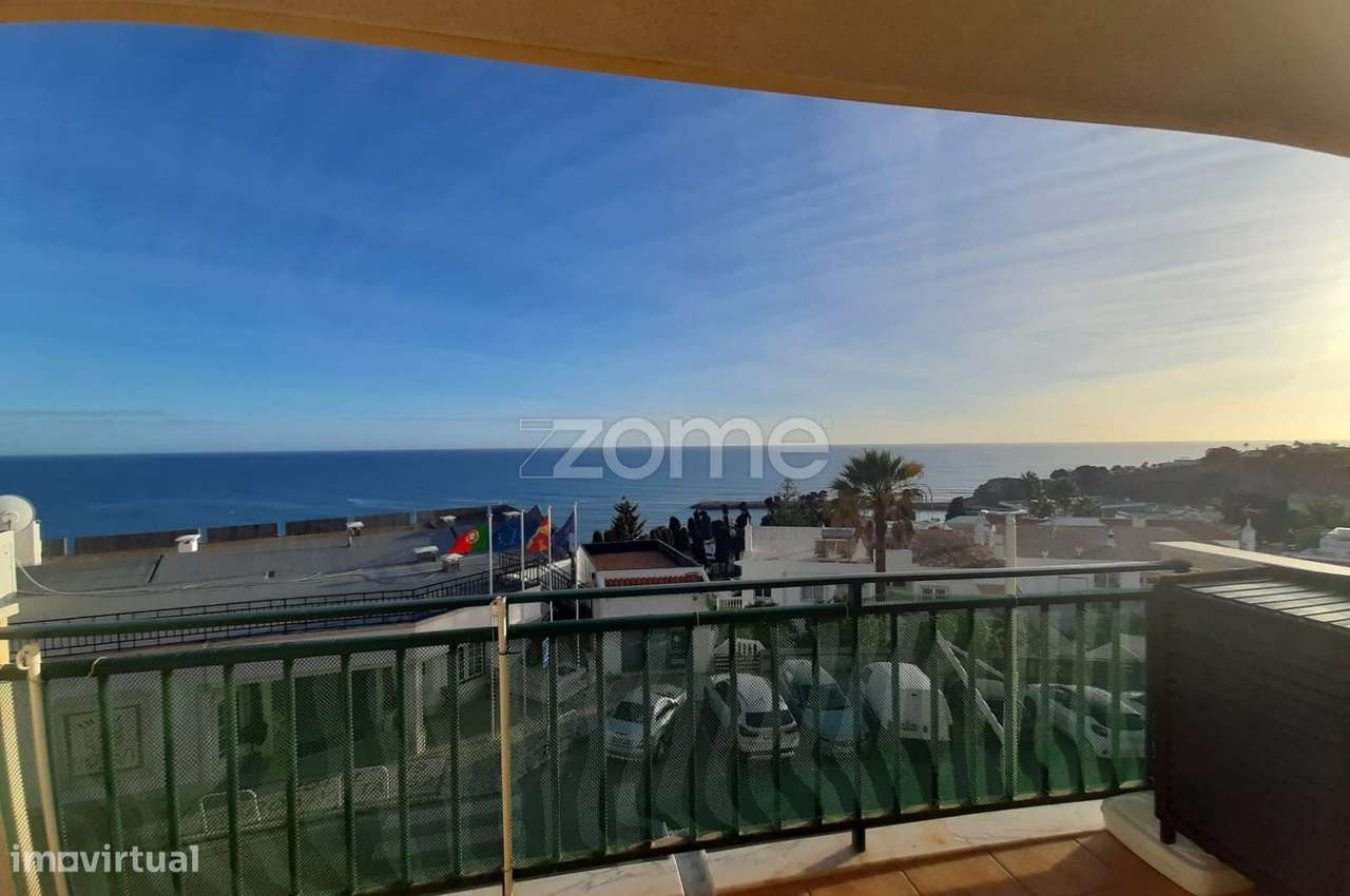 Arrenda-se T2 com Vista Mar, Terraço e Piscina - Grande imagem: 2/15