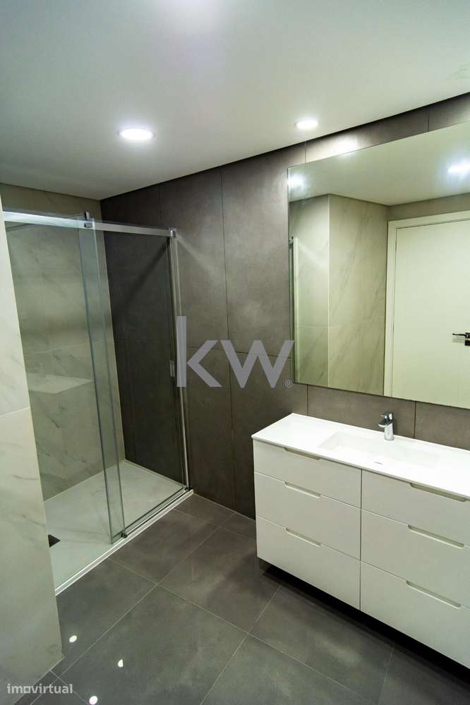 Luxo Raro nas Colinas do Cruzeiro – T3+1 com Mega Box e Terraço Privad-23