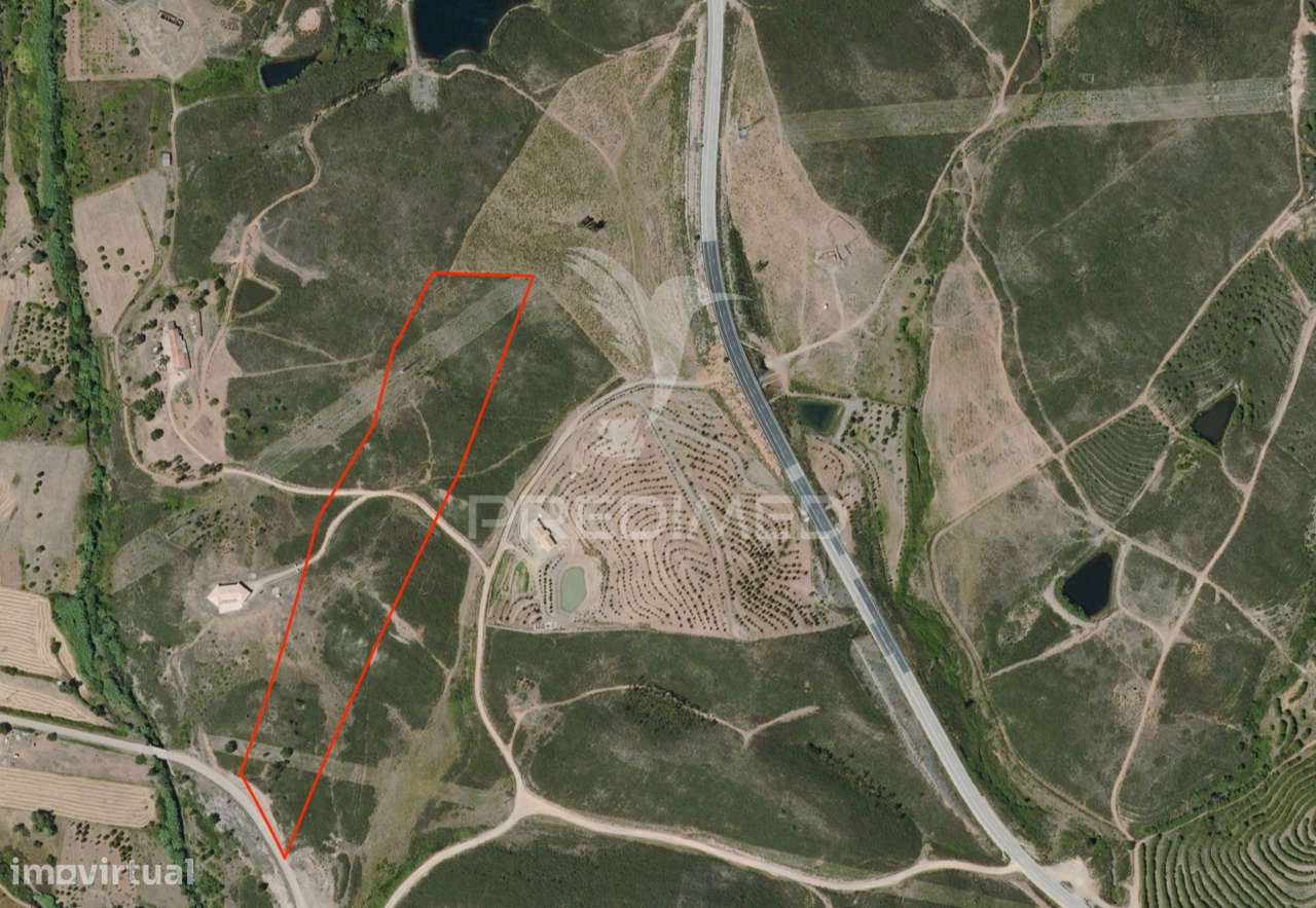 Terreno Rústico com Grande Potencial - Grande imagem: 1/5