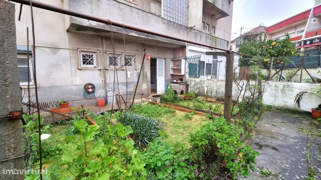 LARANJEIRO METRO - T2 num R/c com terraço de 60m2 - Grande imagem: 2/21