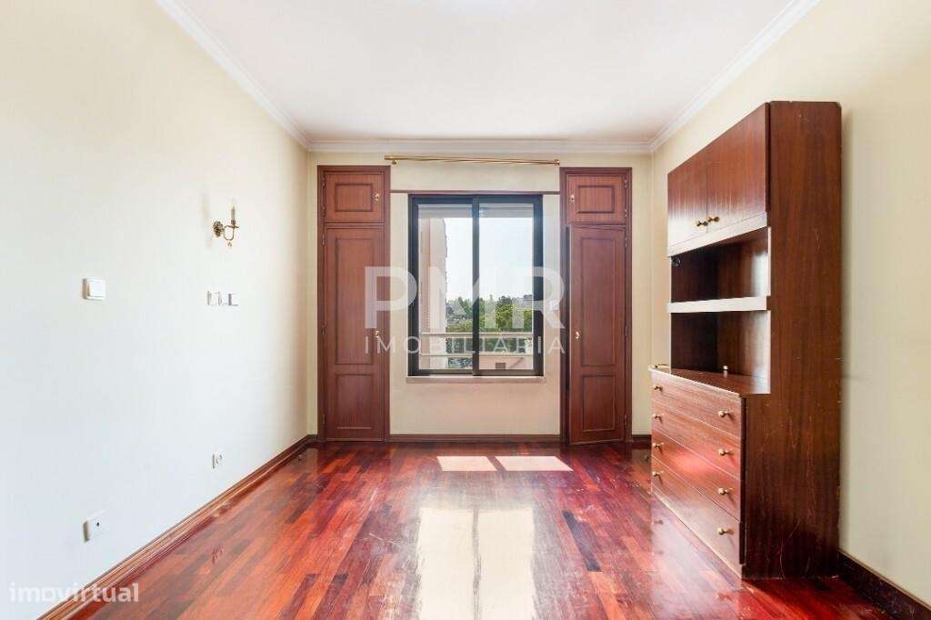 Apartamento T4 no Lumiar-5