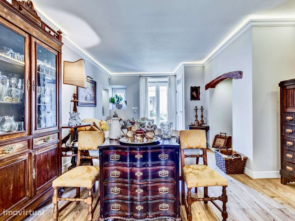 Moradia T4+1 no Centro da Vila Nogueira de Azeitão-10