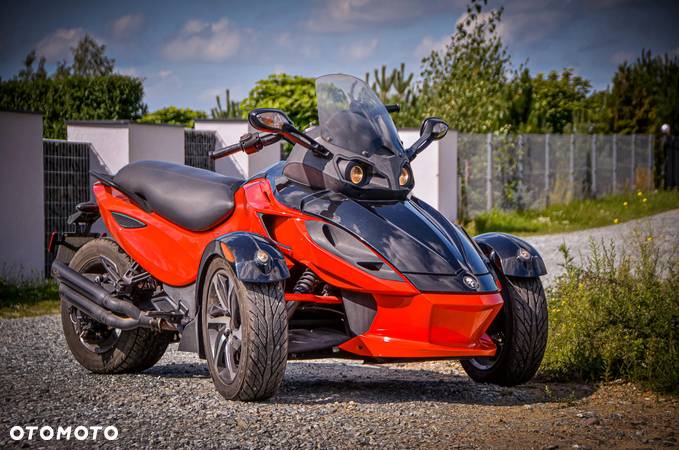 Can-Am Spyder - 1