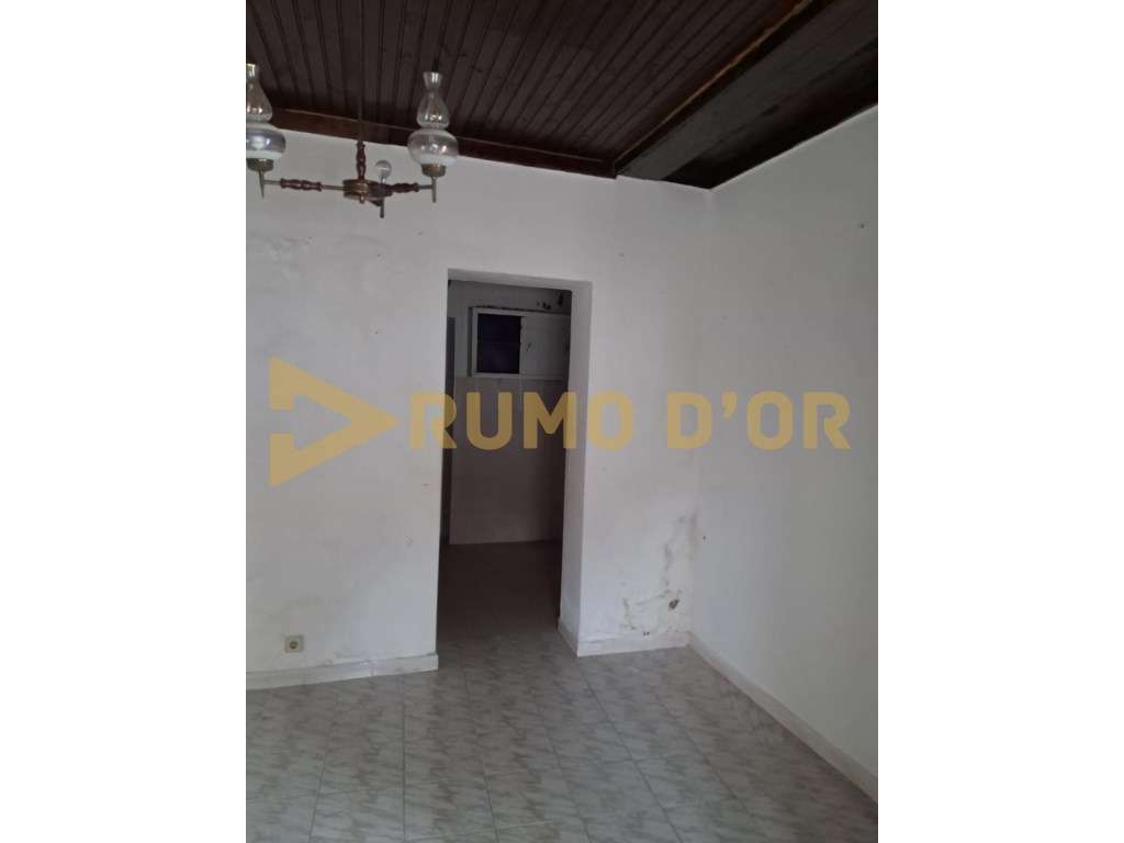 T2 com logradouro para remodelar- Zona GNR-4