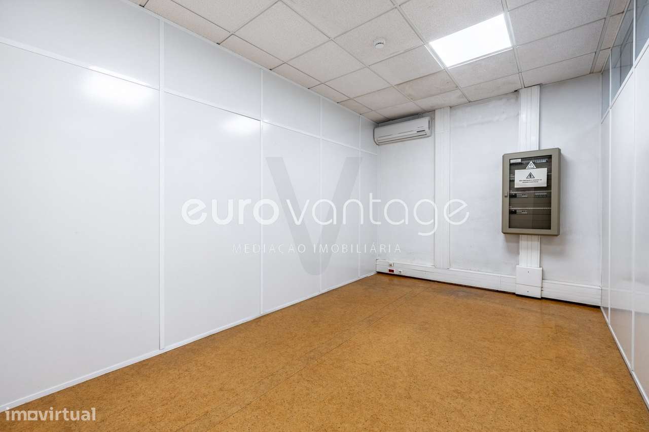 Espaço Comercial / Armazém com 700 m² a 5 minutos de Leiria-32