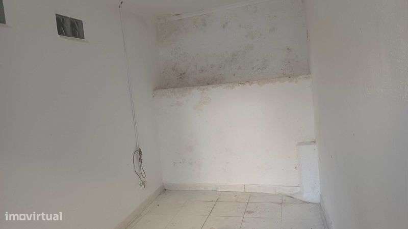 Armazém em zona central de Condeixa - Grande imagem: 4/5