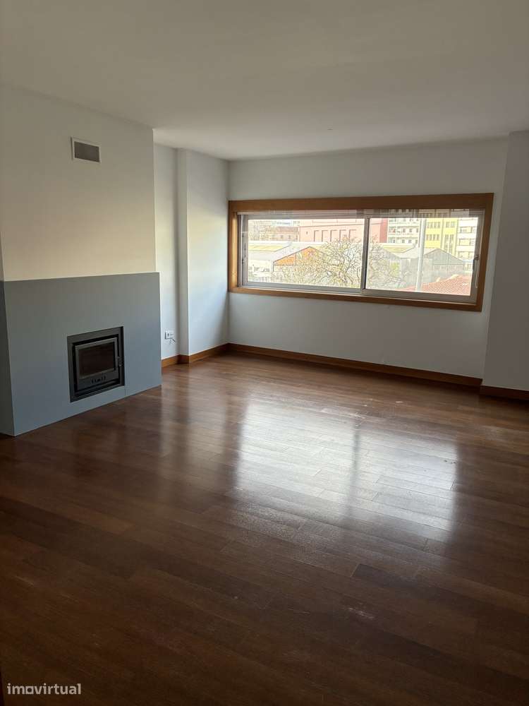 Arrenda-se T3 na Vera Cruz. Zona da Fonte Nova/ Forum - Grande imagem: 5/33