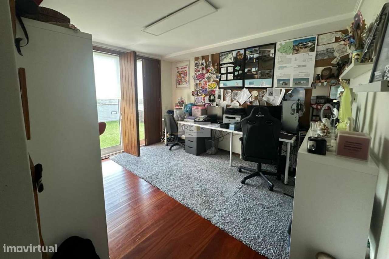 Moradia T4 de 4 frentes na cidade da Maia-11