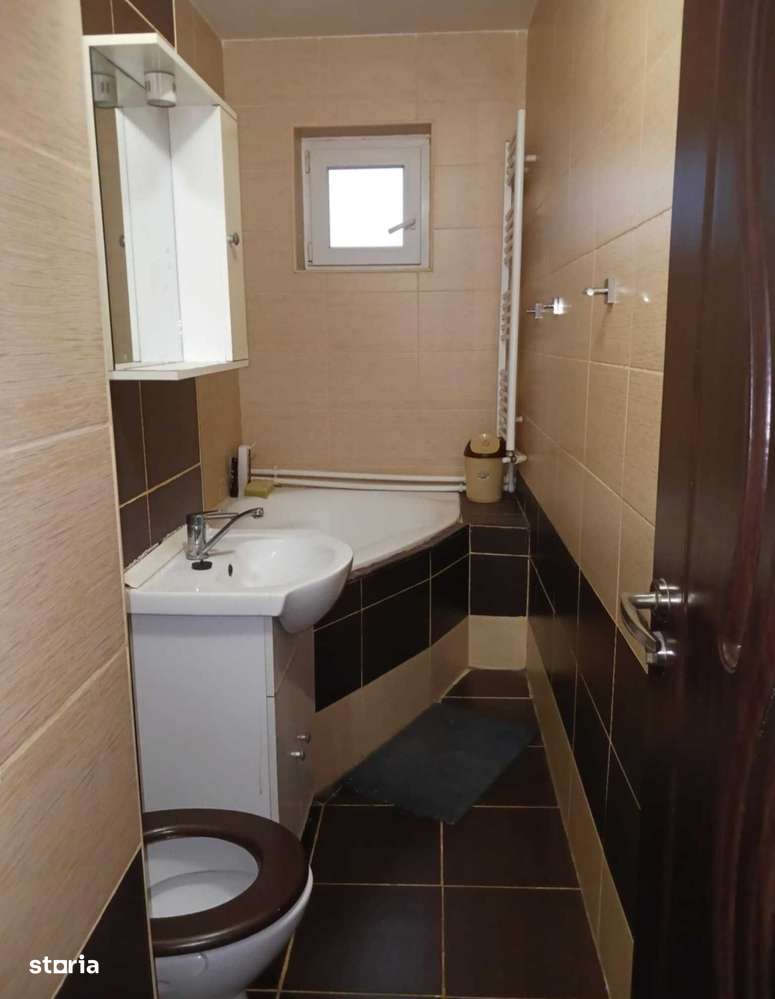 Apartament 3 camere în Craiovița Nouă, 3/4, centrală termică - Imagine principală: 5/7