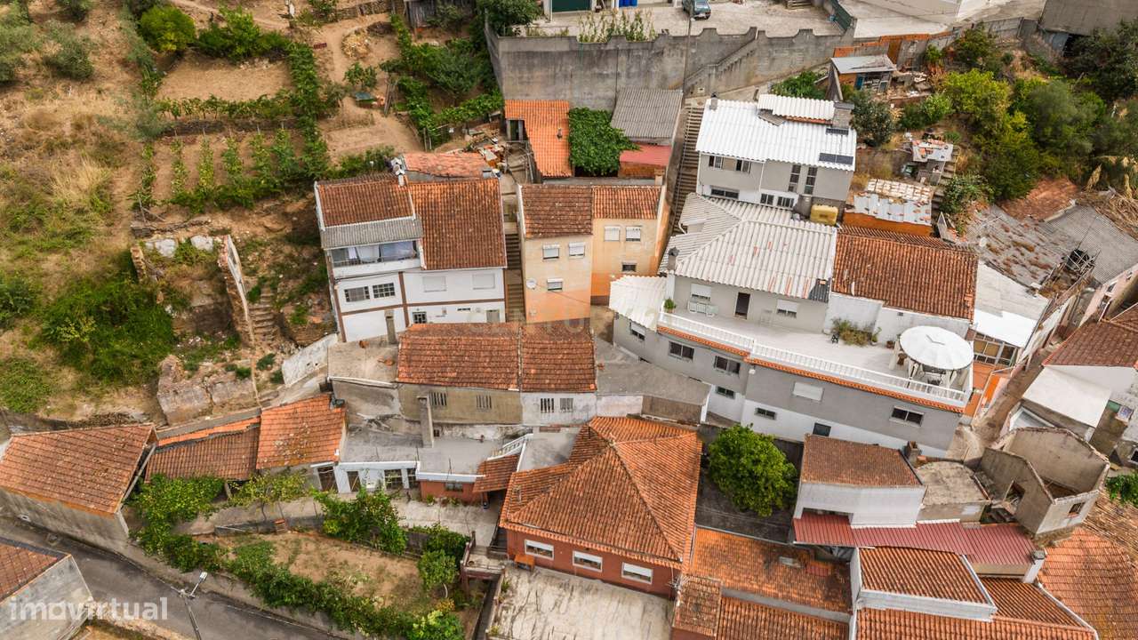 Moradia T2 em São Frutuoso, Ceira-12