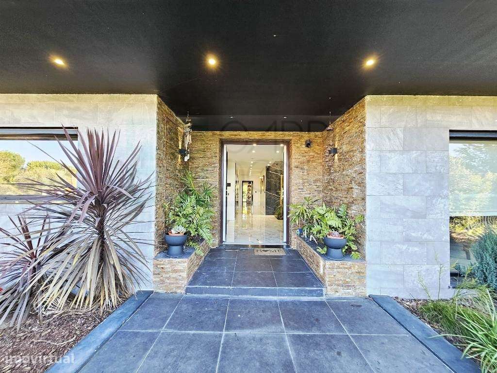 Magnifica moradia T4 com piscina na Urbanização Aroeira, em Santo E...-9