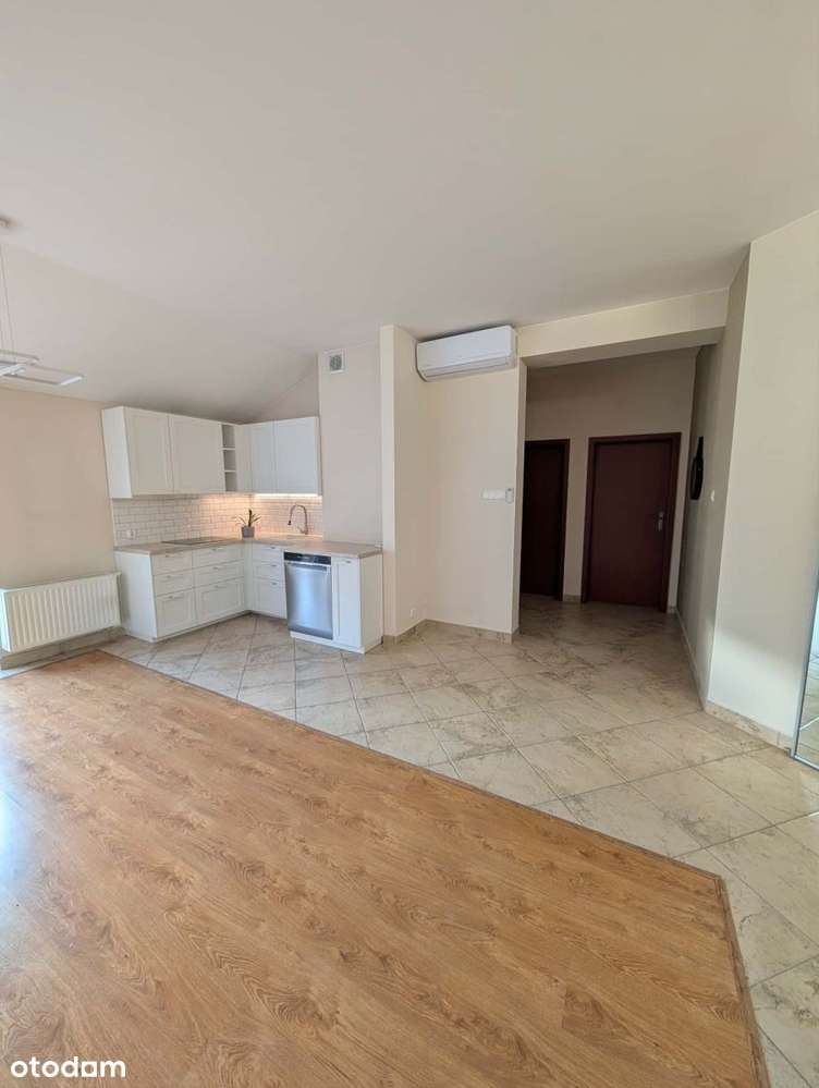 Atrakcyjne z halą garażową i komórką-0