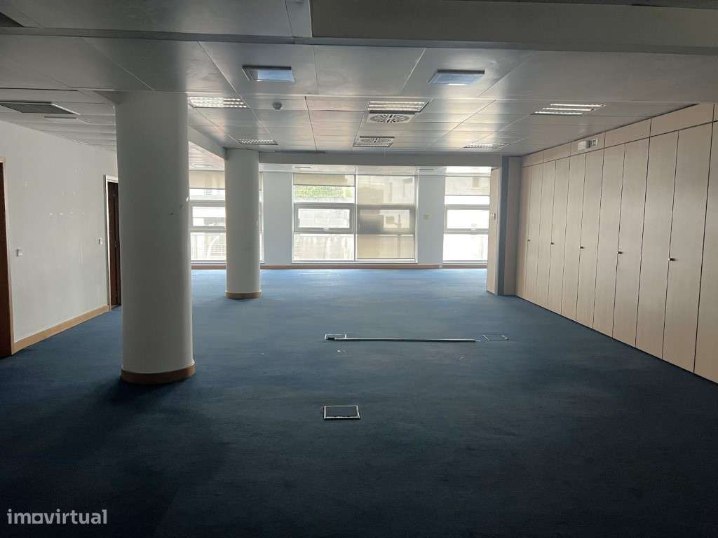 Escritório para arrendamento na Av. Infante Santo com 315 m2 - Grande imagem: 5/14