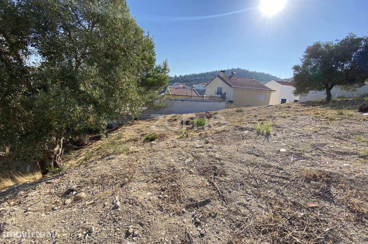 Terreno em zona de moradias com vista espectacular sobre o Tejo - Grande imagem: 3/14