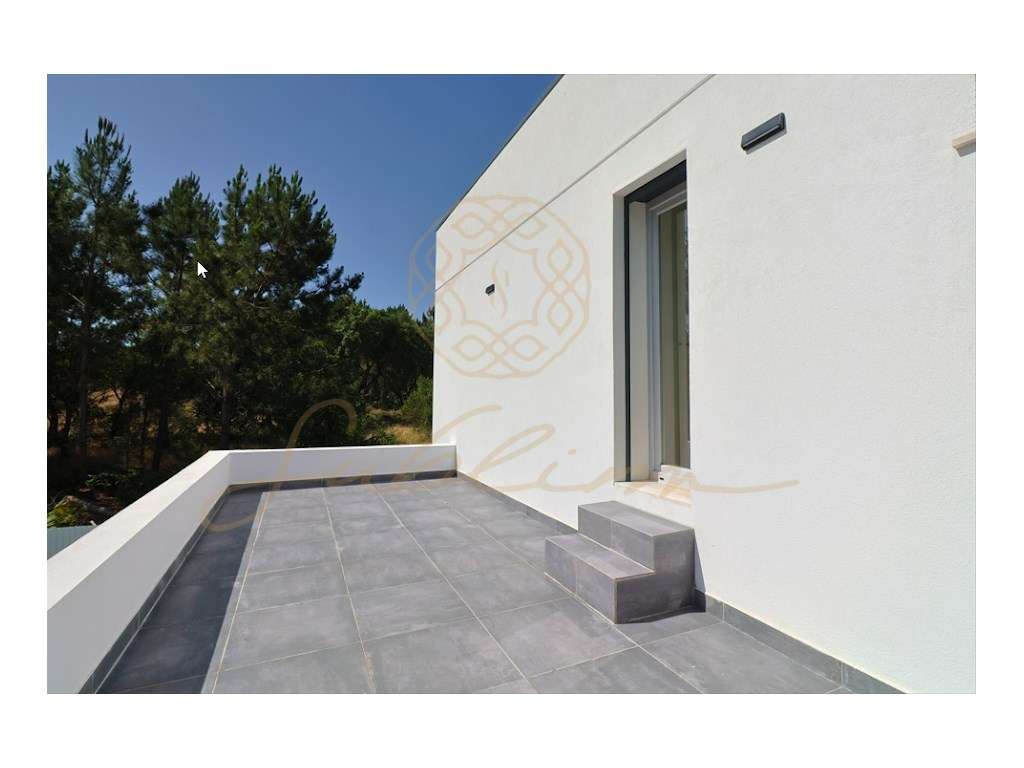 Moradia Nova com 4 Assoalhadas, Garagem Box e Piscina!-42