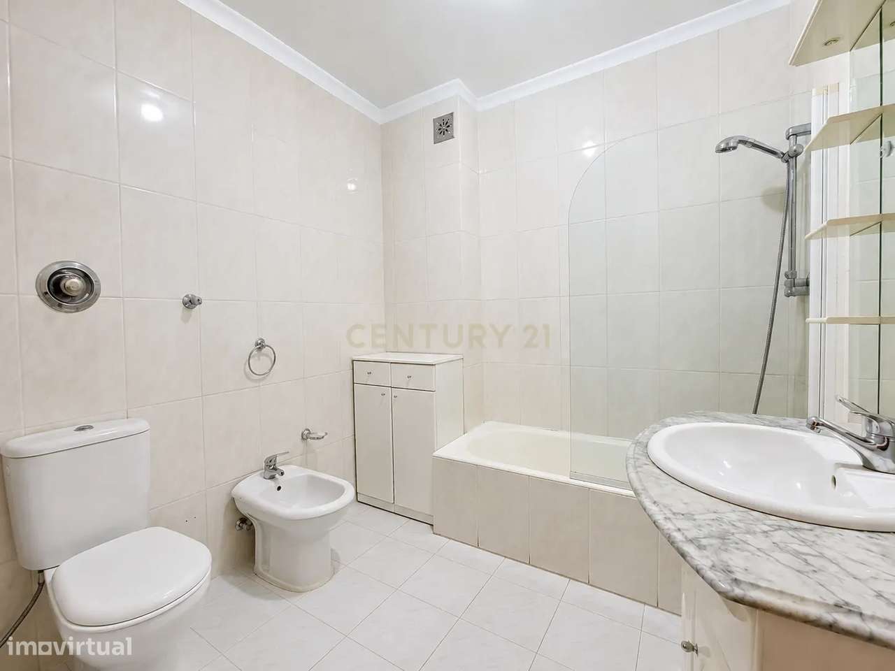 APARTAMENTO T2 | VARANDA | LUGAR DE GARAGEM | ARRUMOS | ELEVADOR | GON-11