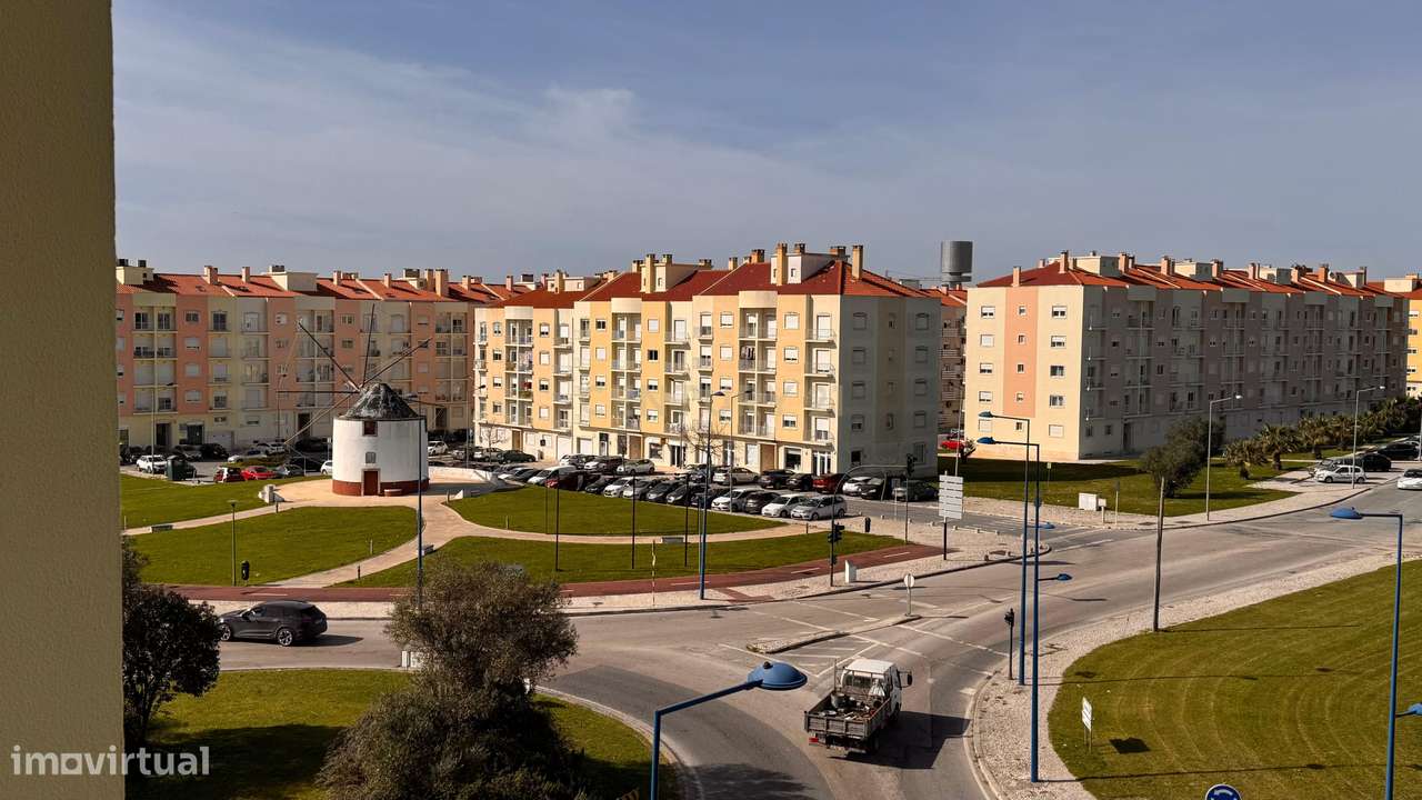 Excelente T4 no Montijo com Garagem e Arrecadação.-35