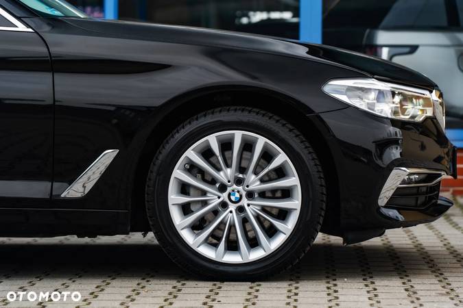 BMW Seria 5 530i Luxury Line sport - 14