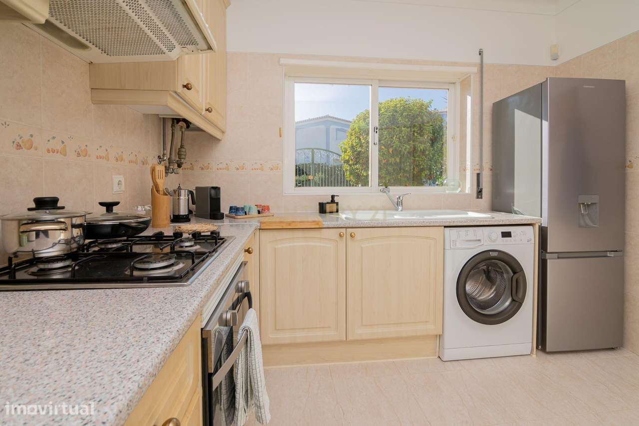 Luxuosa Moradia T3  Inserida no Condomínio Oásis Park Renovada  em Por - Grande imagem: 4/21