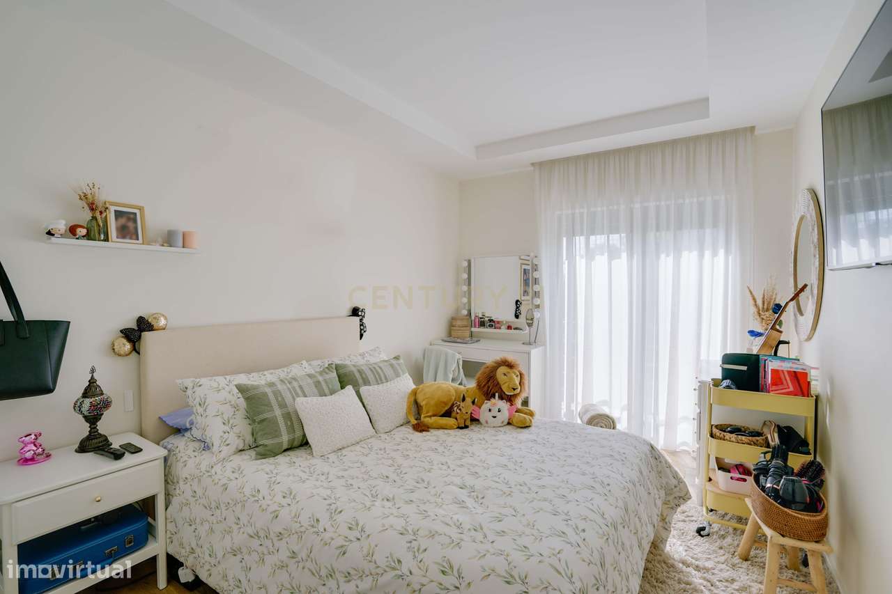 Apartamento T3 na Praça da Concórdia, Montijo-23