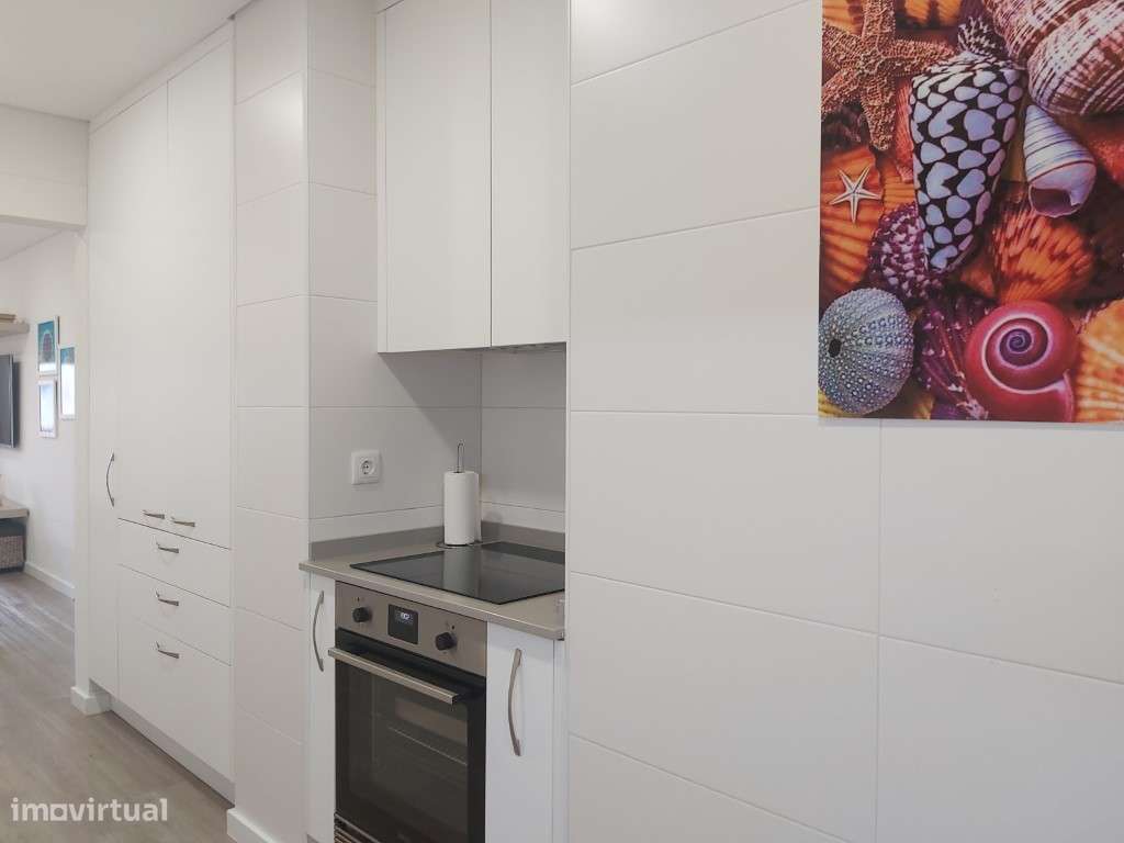 T2 remodelado em condomínio com piscina e campo de ténis-4