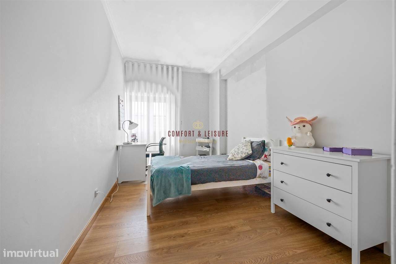 Apartamento com 4 quartos, 2 wc, parqueamento e arrecadação na Ramada,-21