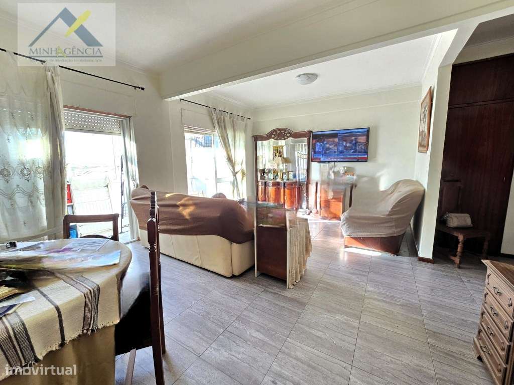 Apartamento T4 transformado em T3 no Barreiro - Grande imagem: 3/27