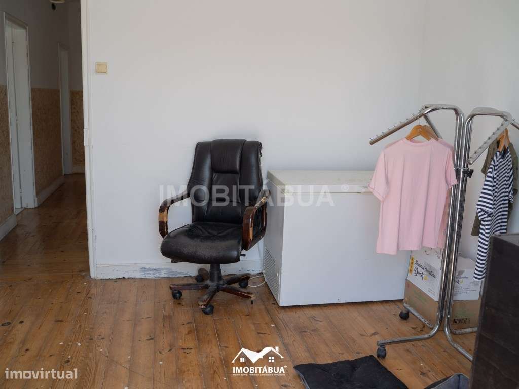 Espaço comercial com habitação T5 no centro da vila-20