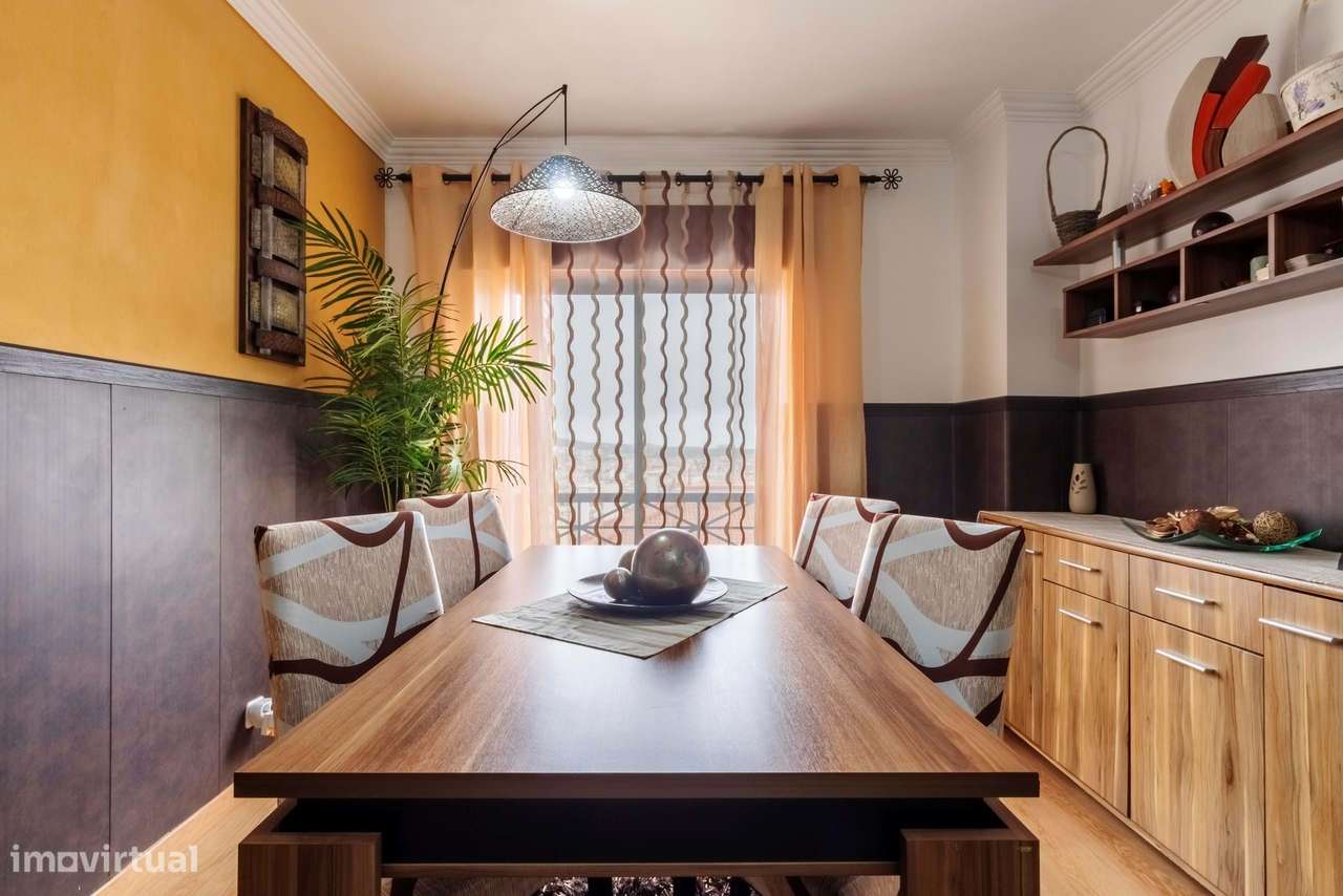 Apartamento T2 Remodelado c/ Lugar de Estacionamento em Mem Martins, S-7