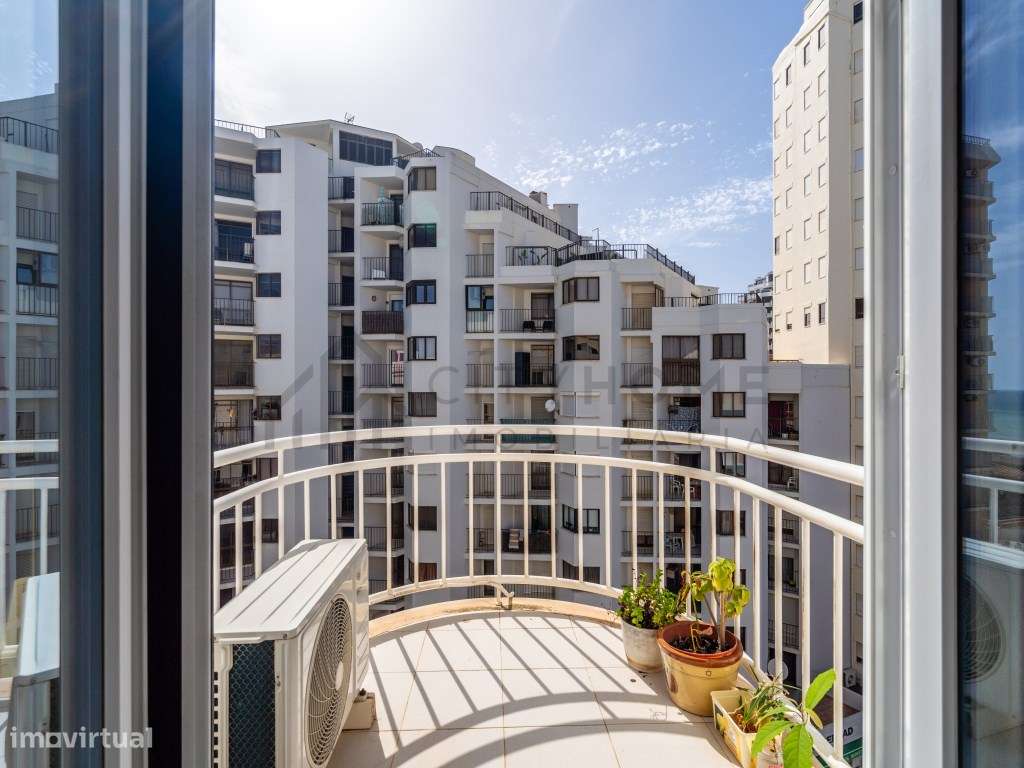 Apartamento T3 Duplex Renovado com Vista Mar-7
