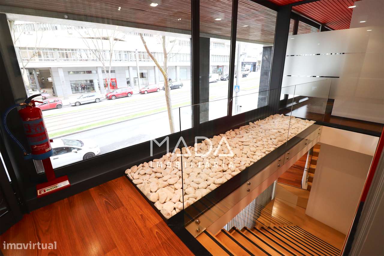 Escritório c/garagem (12 carros) na Av. da República em V.N. de Gaia-31
