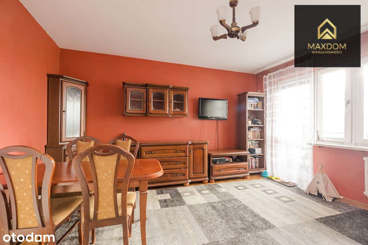 Przy samym wejściu do Metra Płocka + parking-12