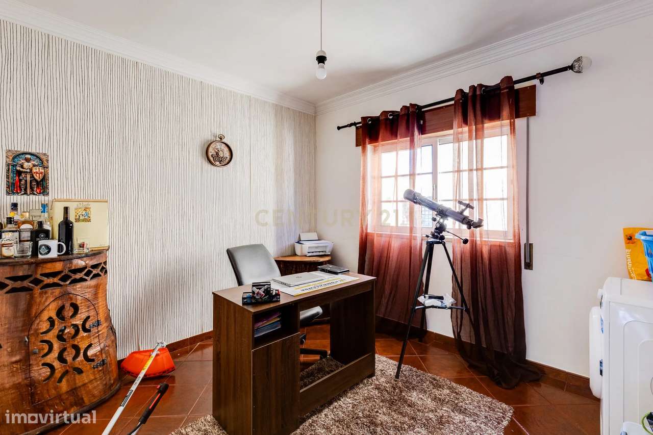 Moradia T5 com Jardim e Vista para o Rio em Venda de São José, Alberga-15