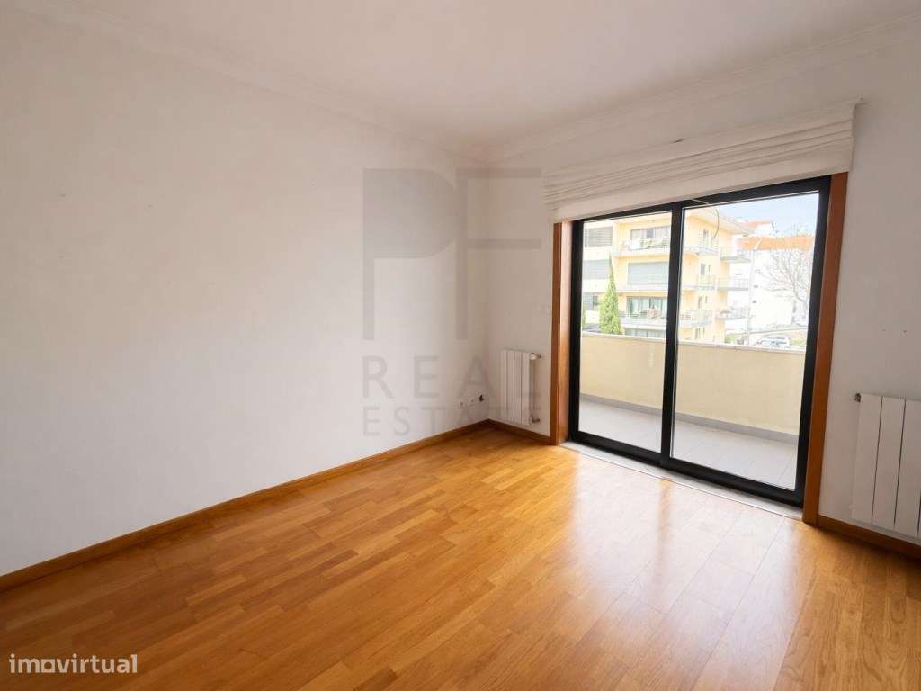 Excelente T3 com suíte, 3 varandas e garagem box em Cascais-16