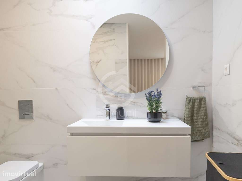 Moradia Contemporânea | 1.470 m² | A 1 Minuto da A4-40