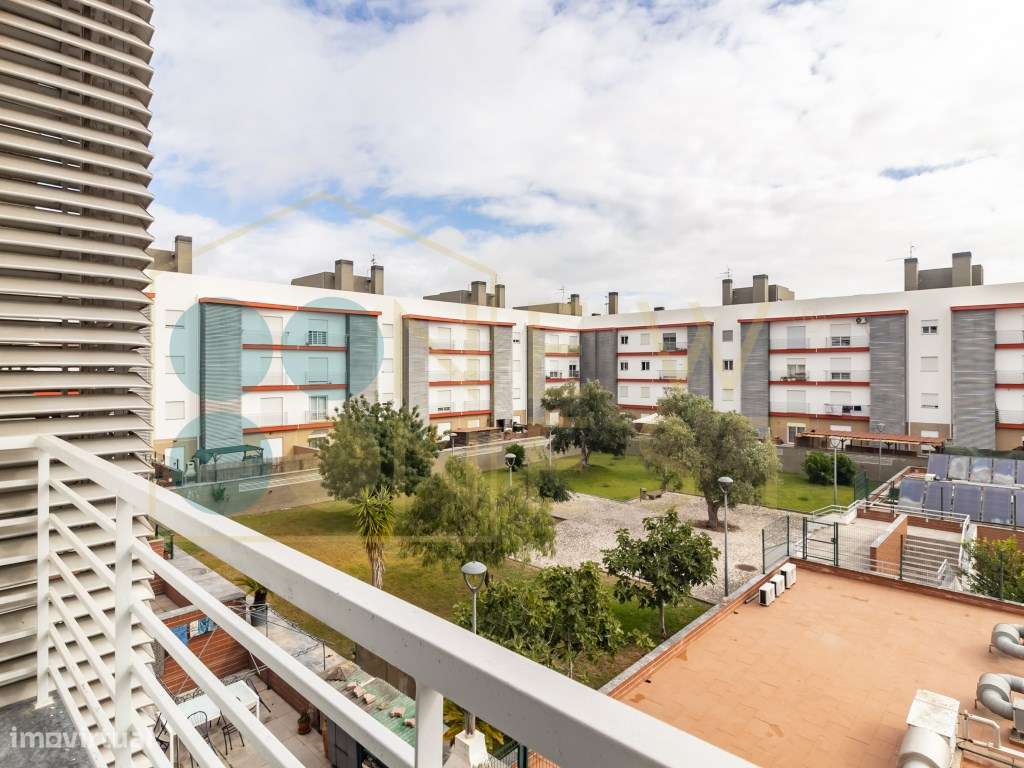 Apartamento T2 com elevador, parqueamento e arrecadação nas Manteig...-14