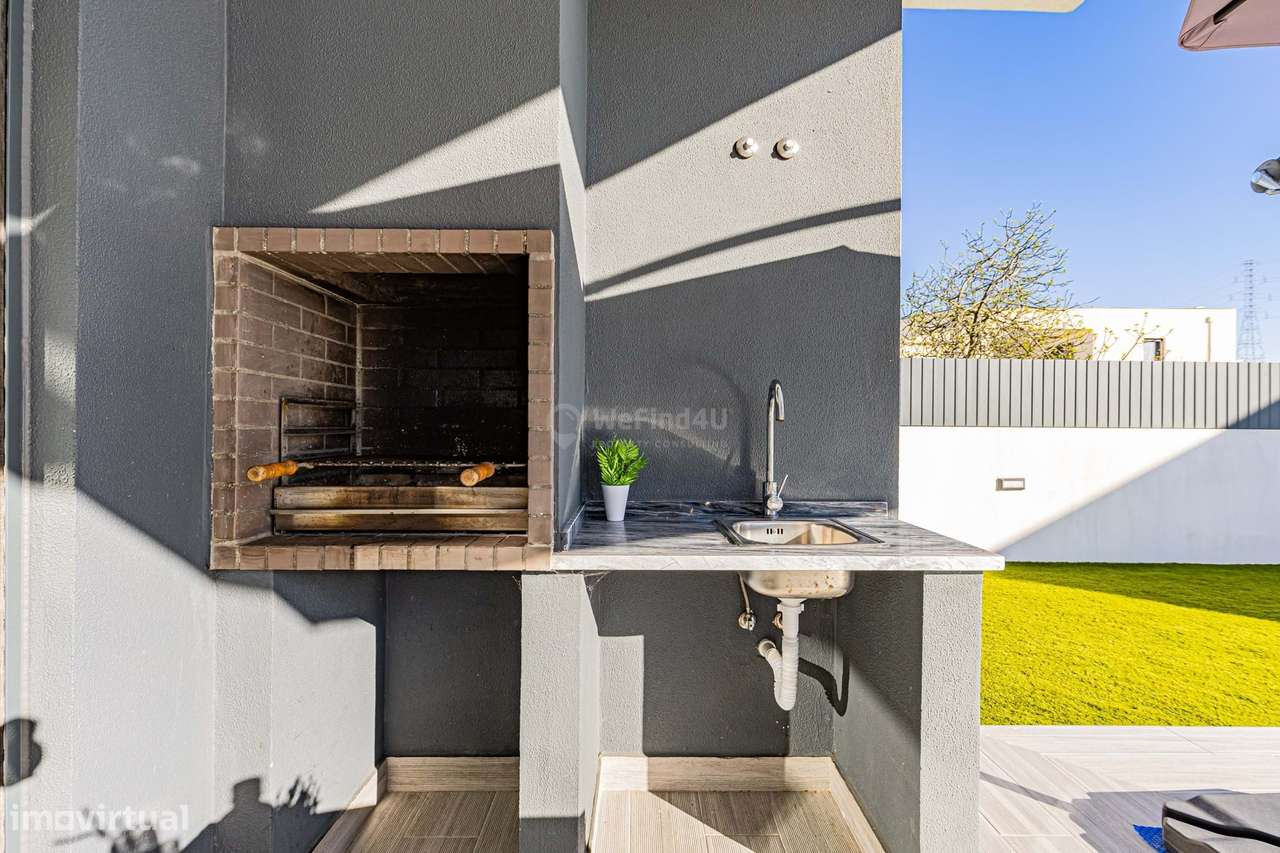 Moradia Térrea T3 c/piscina, lote de 474m² - Única na Caparica-47