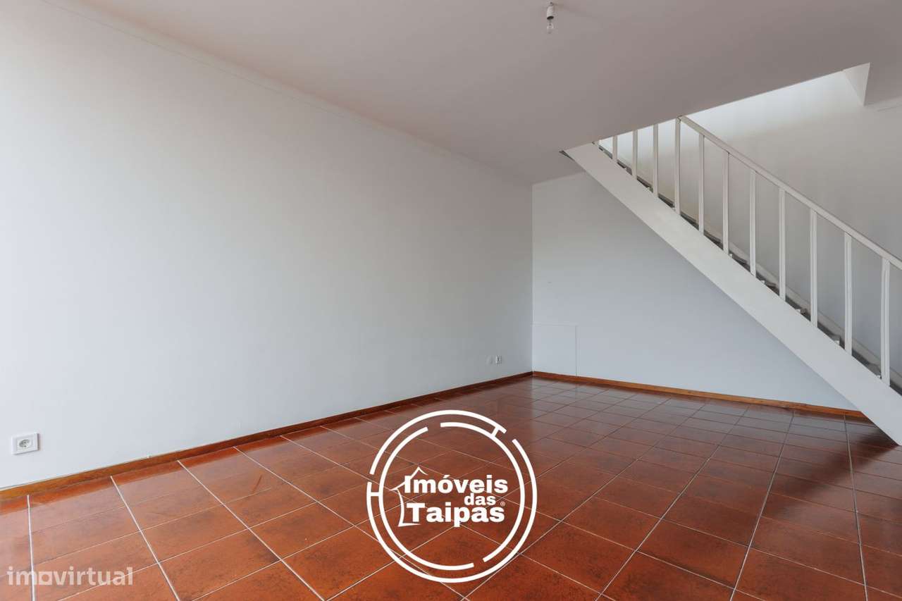 Vende-se Apartamento Duplex Centro das Taipas-11