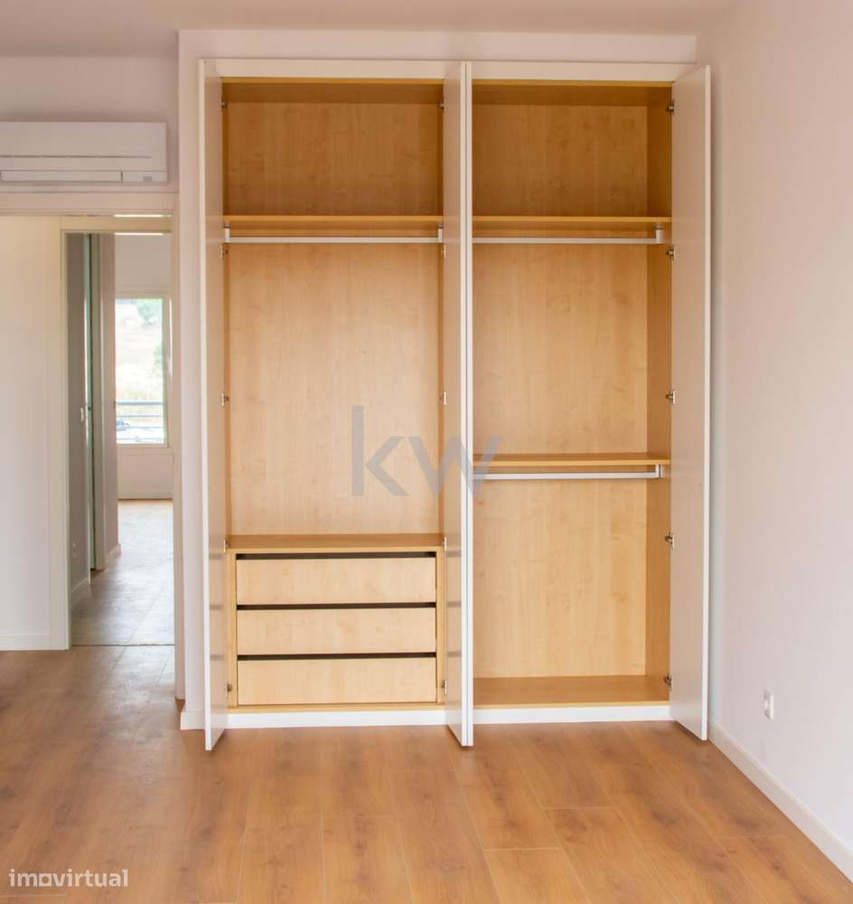 Luxo Raro nas Colinas do Cruzeiro – T3+1 com Mega Box e Terraço Privad-17