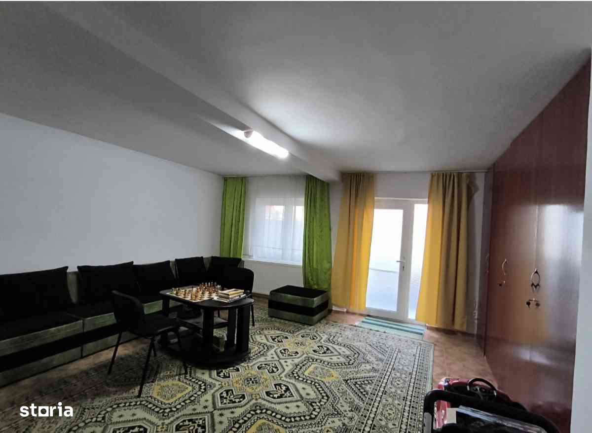 Casă P+1 cu anexe – 3 apartamente, teren 493 mp – zona Școala 1 - Imagine principală: 2/10