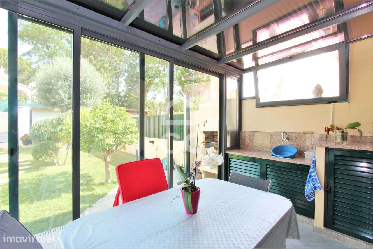 Venda com reserva de usufruto vitalício - Moradia T3 com piscina em Ar-11