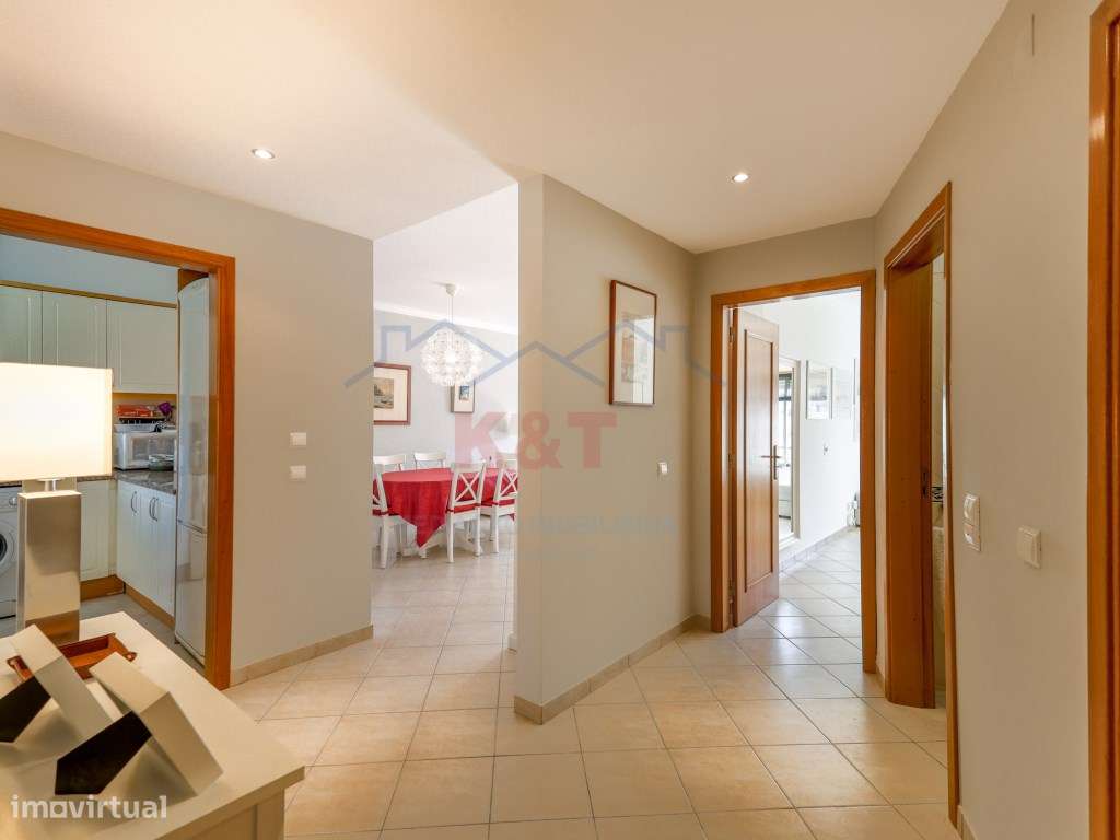 Apartamento T2 com piscina e garagem a 200m do areal-7