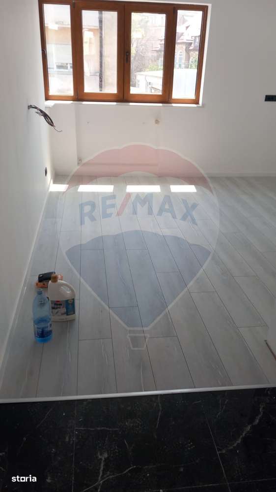 VANZARE Apartament cu 3 camere in zona Dacia-11