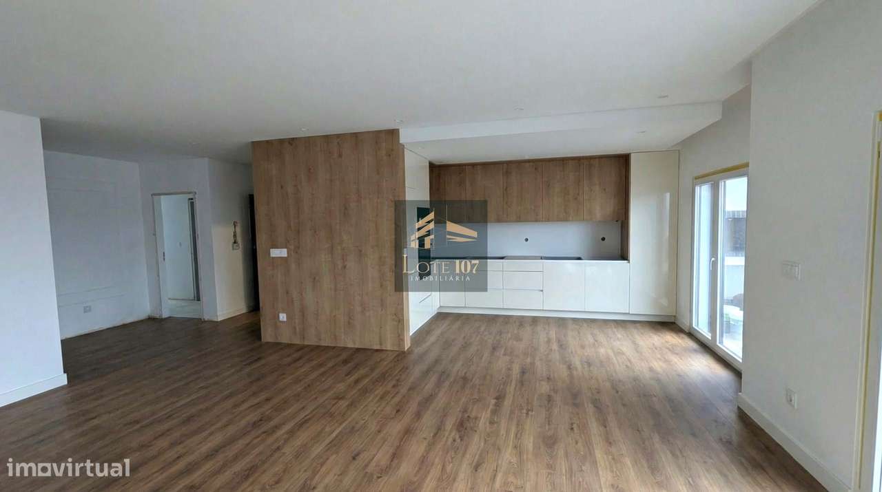 Apartamento T2 Novo em Val Flores-8