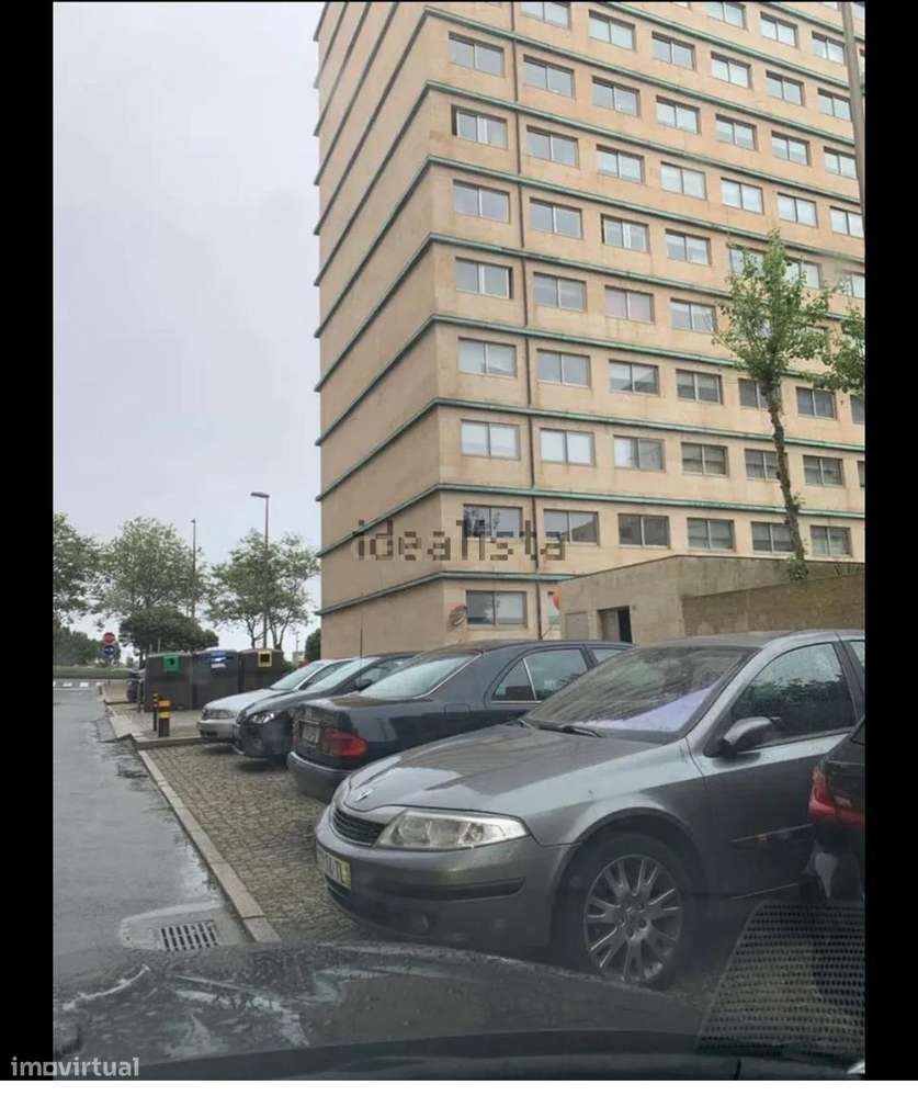 Lugar de Garagem com arrumos à Venda em Matosinhos Sul. - Grande imagem: 4/6