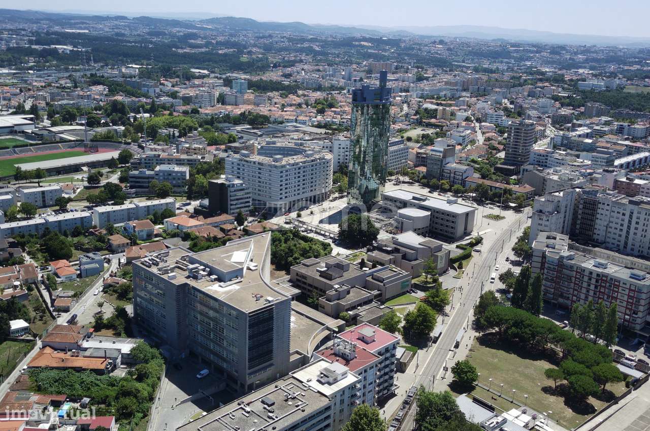 Moradia Térrea para Recuperar no Centro da Maia - Grande imagem: 5/14