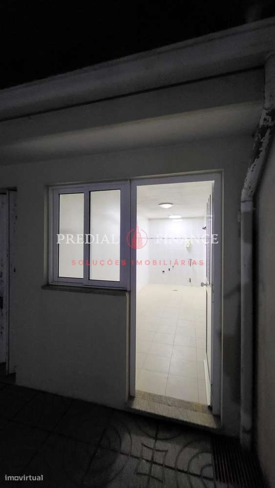 Moradia T4 com Jardim, Terraço, Garagem Dupla e Área de Barbecue — Exc-32