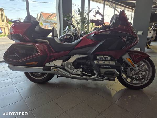 Honda GL 1800 Gold Wing - 1